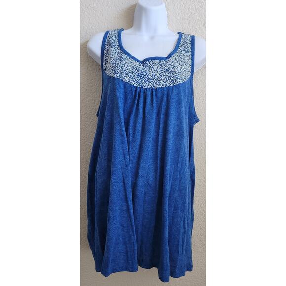 Blue White Round Neck Sleeveless Top 2X Plus Lightweight Soft Flowy Stretch - Picture 1 of 5